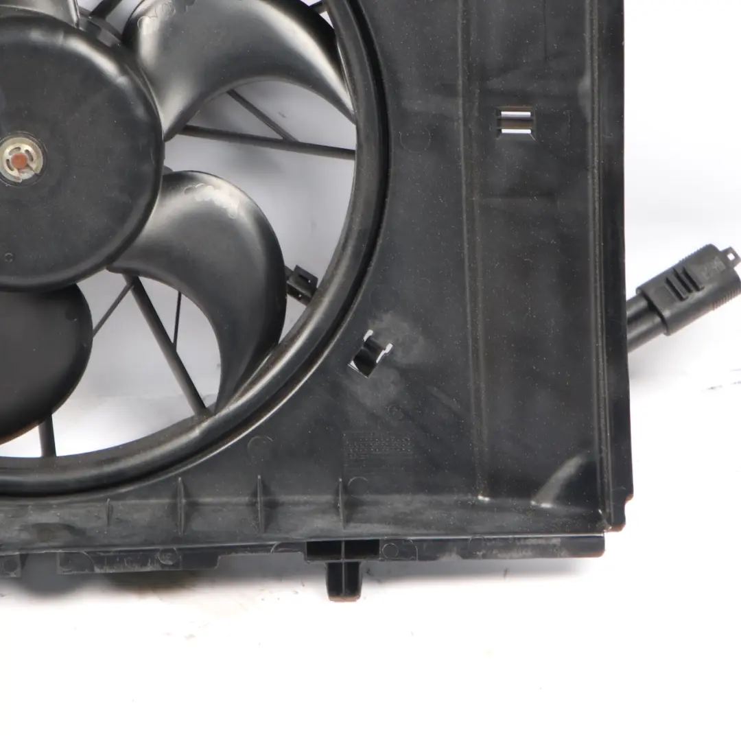 W171 W202 Ventola Radiatore Unità Raffreddamento Motore per Mercedes con numero di parte A2025053555 Mercedes W171 W202 Ventola Radiatore Unità Raffreddamento Motore - SKU A2025053555 - Numero di parte A2025053555
