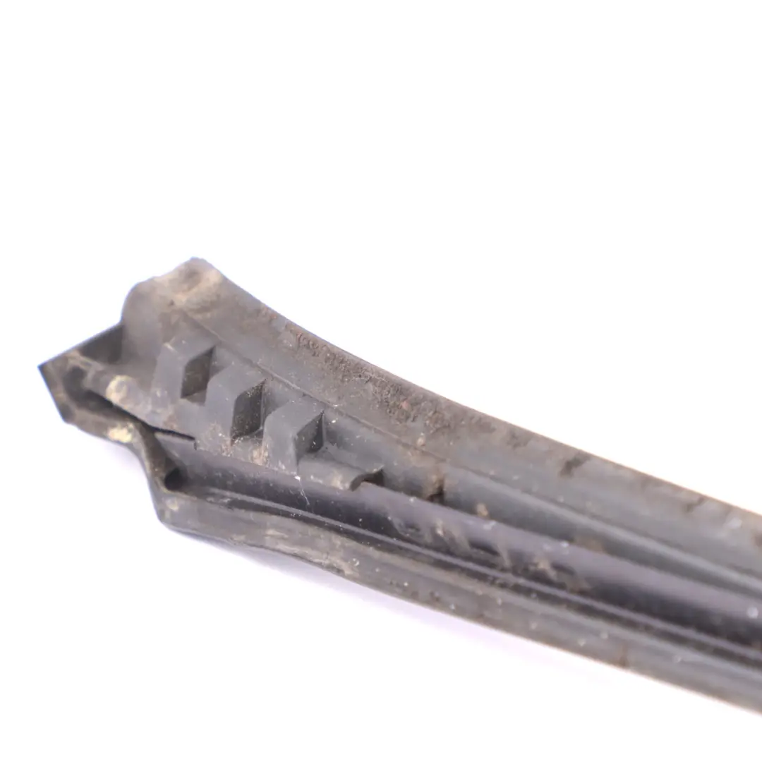 Mercedes W202 Dichtung Wasserabweiser Streifen vorne rechts Dichtung - SKU A2026980298 - Teilenummer A2026980298