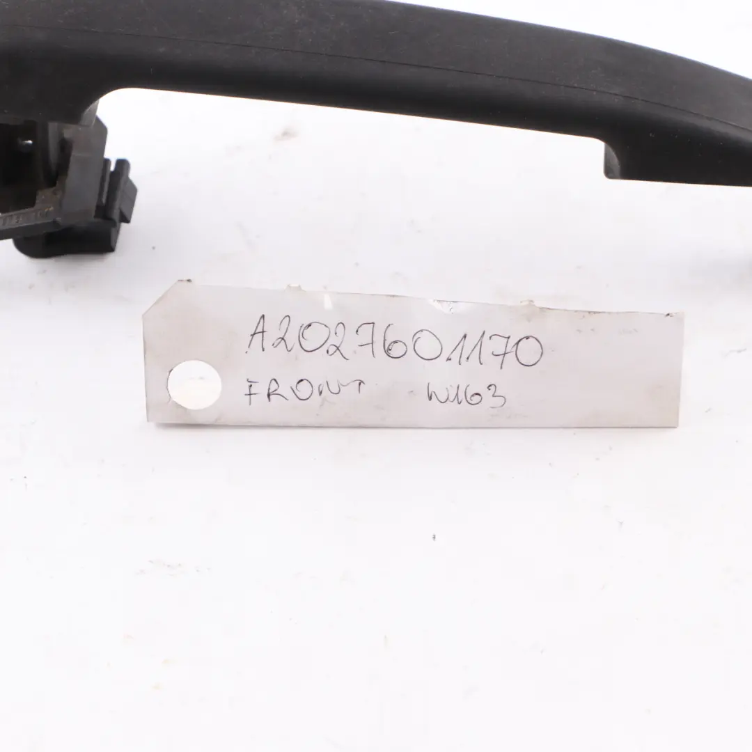 Maniglia porta anteriore sinistra destra presa esterna A1707660001 per Mercedes R170 con numero di parte A2027601170 Mercedes R170 Maniglia porta anteriore sinistra destra presa esterna A1707660001 - SKU A2027601170 - Numero di parte A2027601170