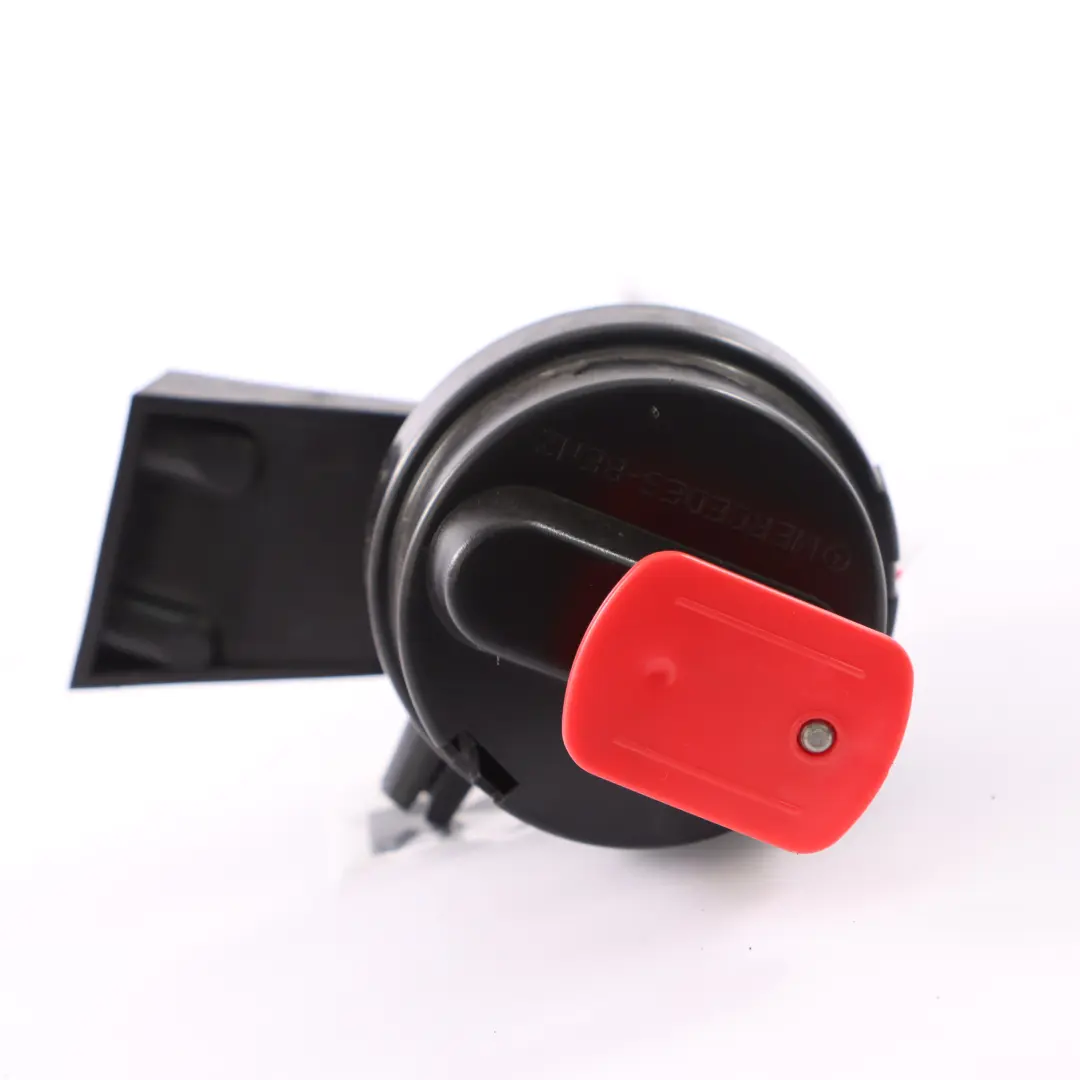 Mécanisme de verrouillage trappe à carburant pour Mercedes W124 W202 à propos du numéro de pièce A2028050114 Mercedes W124 W202 Mécanisme de verrouillage trappe à carburant - SKU A2028050114 - Numéro de pièce A2028050114