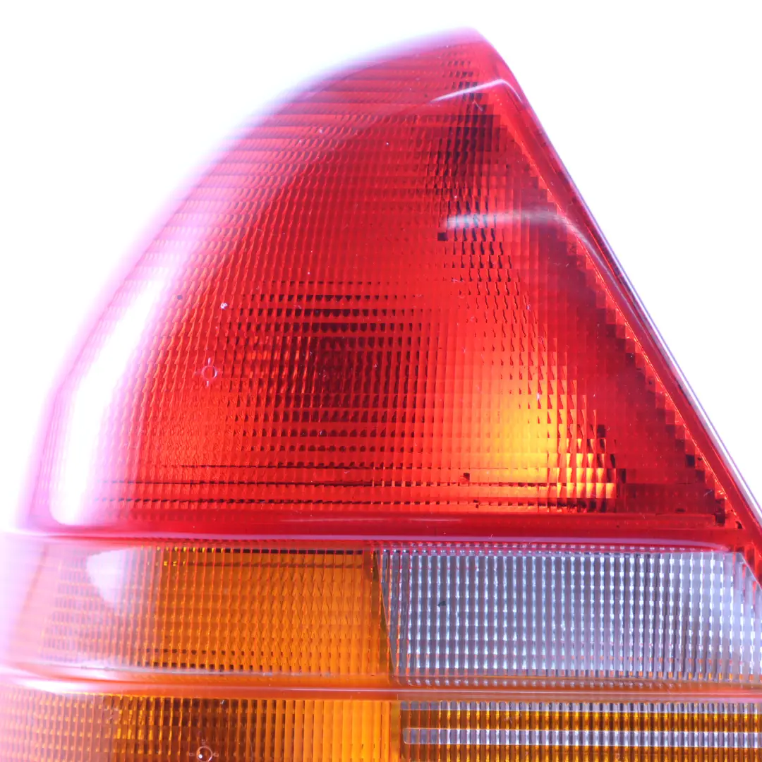 Feu Arrière Mercedes W202 C180 Feu Arrière Gauche Classic / Esprit pour à propos du numéro de pièce A2028200128 Feu Arrière Mercedes W202 C180 Feu Arrière Gauche Classic / Esprit - SKU A2028200128 - Numéro de pièce A2028200128