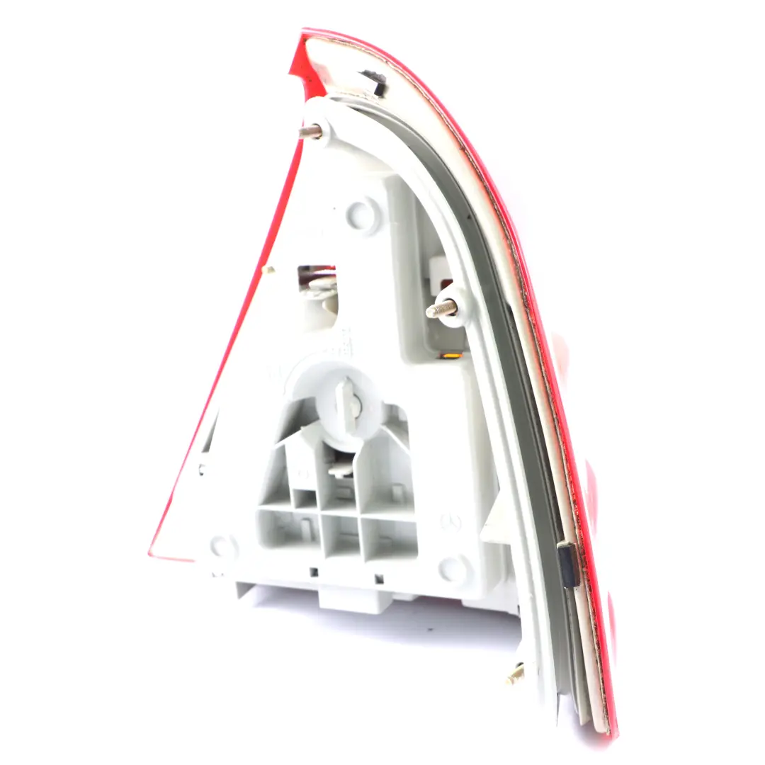 C180 Lampa Tylna Lewa Classic / Esprit do Mercedes W202 o numerze A2028200128 Mercedes W202 C180 Lampa Tylna Lewa Classic / Esprit - SKU A2028200128 - Numer Części A2028200128