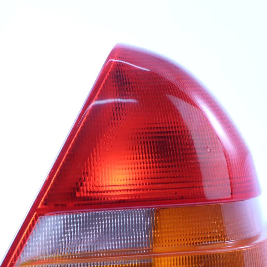 Feu Arrière Mercedes W202 C180 Feu Arrière Droit Classic / Esprit pour à propos du numéro de pièce A2028200228 Feu Arrière Mercedes W202 C180 Feu Arrière Droit Classic / Esprit - SKU A2028200228 - Numéro de pièce A2028200228