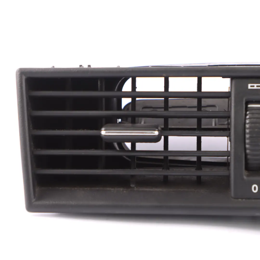 Bouche d'aération Tableau de bord Buse centrale Grille pour Mercedes W202 à propos du numéro de pièce A2028300554 Mercedes W202 Bouche d'aération Tableau de bord Buse centrale Grille - SKU A2028300554 - Numéro de pièce A2028300554