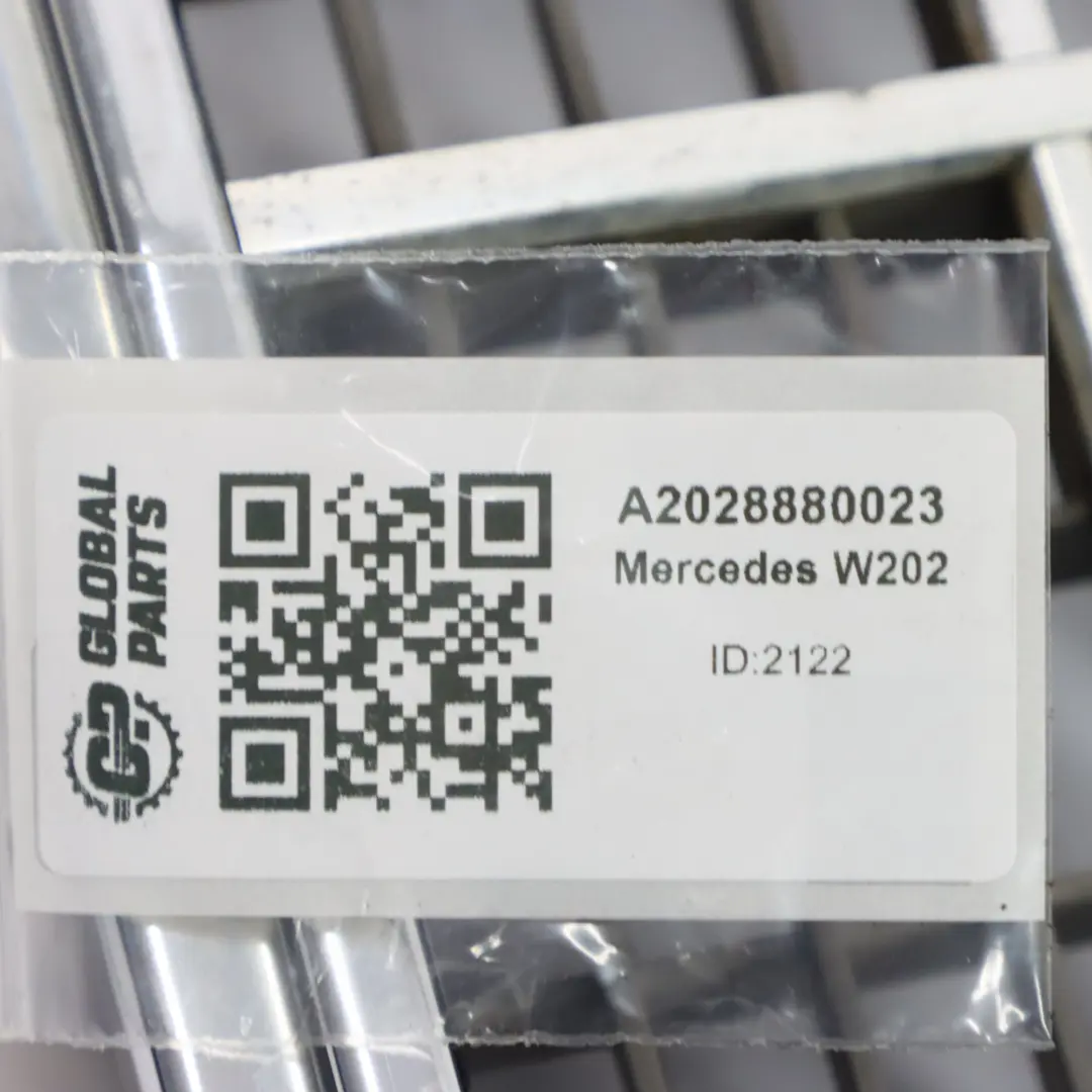 Osłona Atrapa Chłodnicy Grill Kratka Przednia do Mercedes W202 o numerze A2028880023 Mercedes W202 Osłona Atrapa Chłodnicy Grill Kratka Przednia - SKU A2028880023 - Numer Części A2028880023