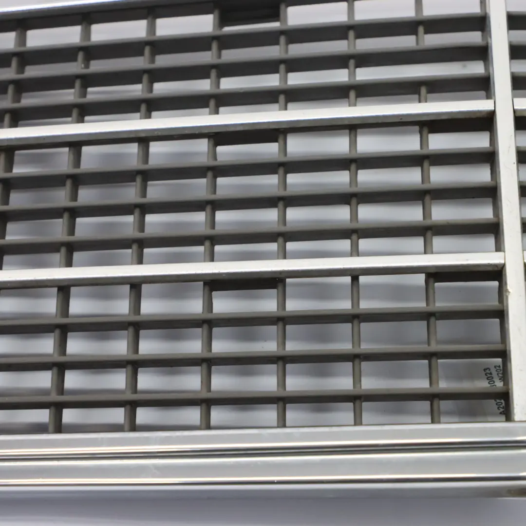 Grille Avant Capot Radiateur Cache Panneau pour Mercedes W202 à propos du numéro de pièce A2028880023 Mercedes W202 Grille Avant Capot Radiateur Cache Panneau - SKU A2028880023 - Numéro de pièce A2028880023