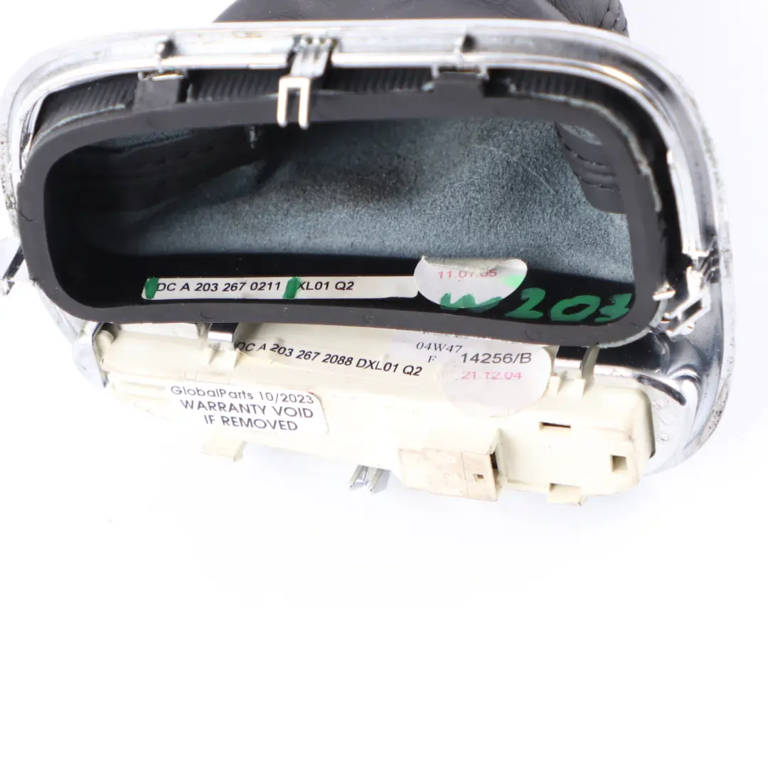 Klasse W203 C209 Schalthebel Schalthebelabdeckung für Mercedes C CLK mit Teilenummer A2032670211 Mercedes C CLK Klasse W203 C209 Schalthebel Schalthebelabdeckung - SKU A2032670211 - Teilenummer A2032670211