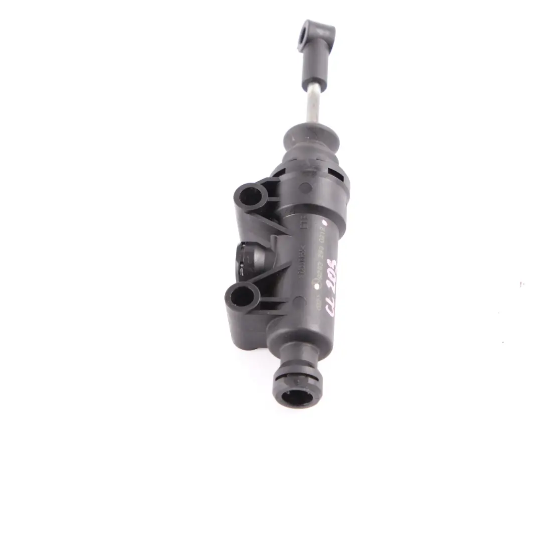 Maître cylindre embrayage Mercedes W203 C209 pour à propos du numéro de pièce A2032900212 Maître cylindre embrayage Mercedes W203 C209 - SKU A2032900212 - Numéro de pièce A2032900212