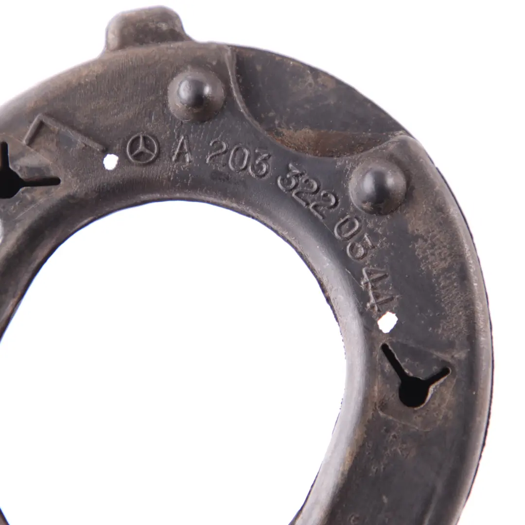  Caoutchouc de montage Mercedes W203 Avant Gauche Ressort Suspension - SKU A2033220344 - Numéro de pièce A2033220344