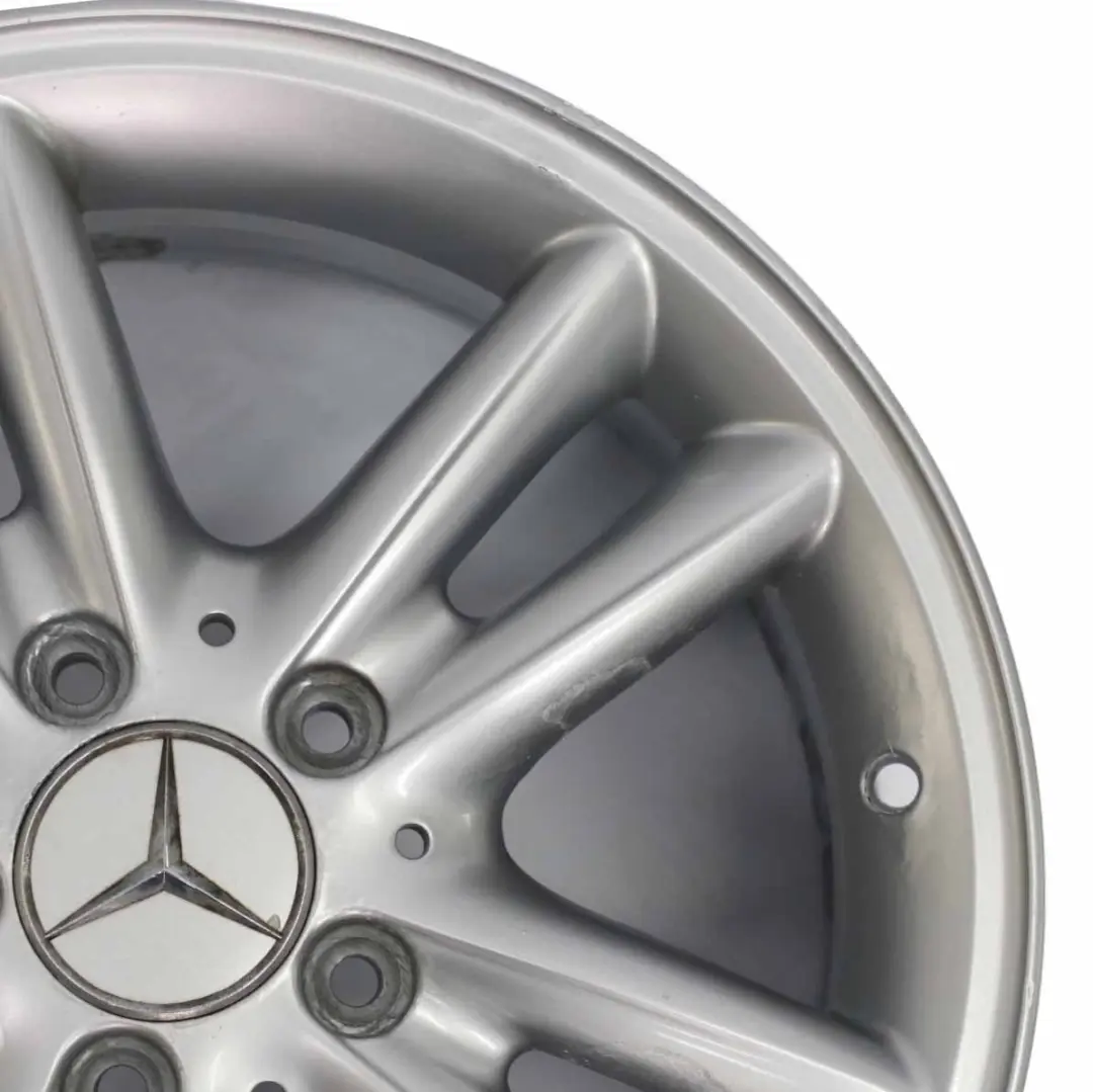  Mercedes-Benz Clase C W203 Llanta De aleacion plateada 16" ET:37 7J - SKU A2034010202-1 - Número de pieza A2034010202