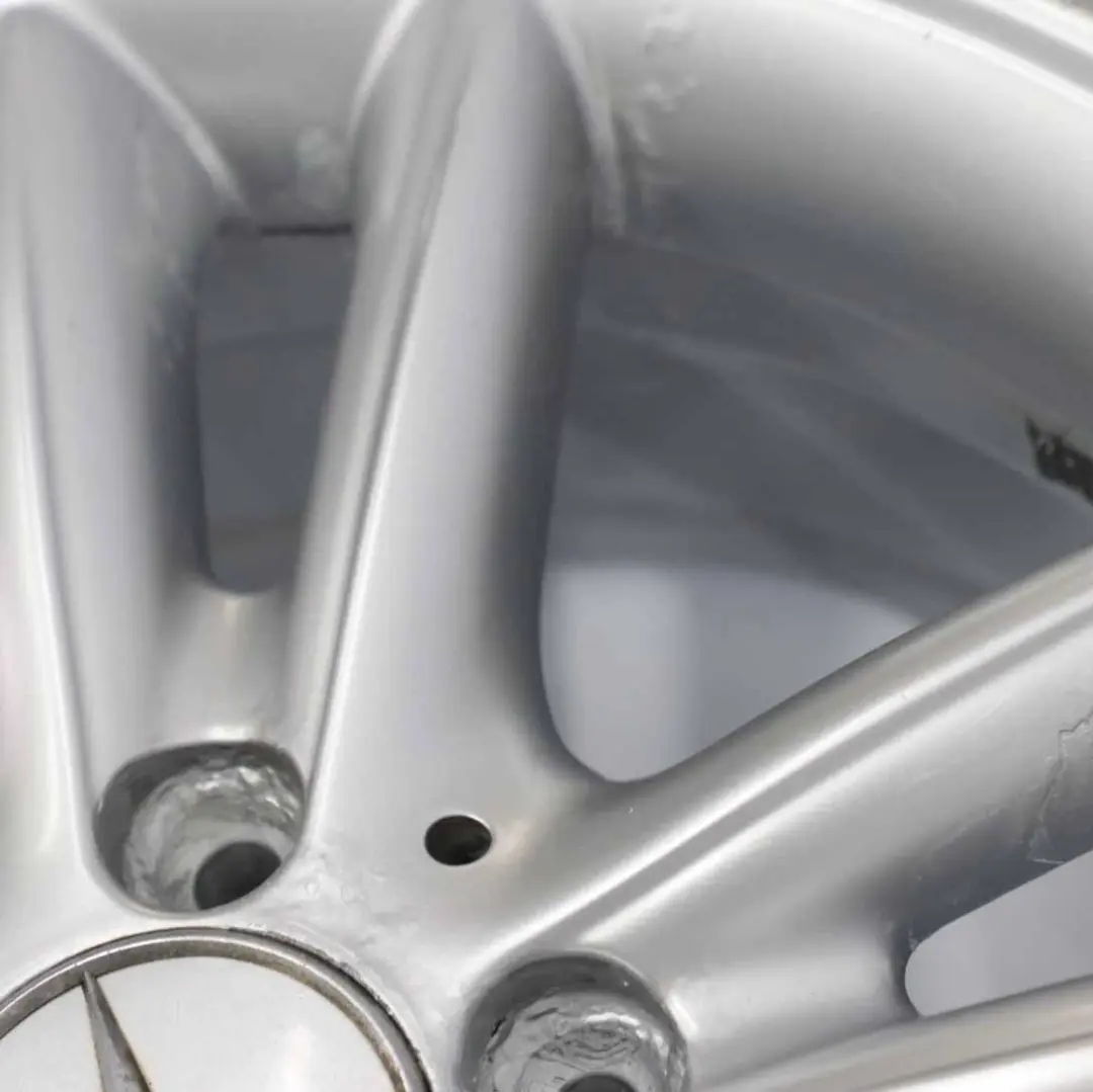  Mercedes-Benz Classe C W203 Jante en alliage argente 16" ET:37 7J - SKU A2034010202-1 - Numéro de pièce A2034010202
