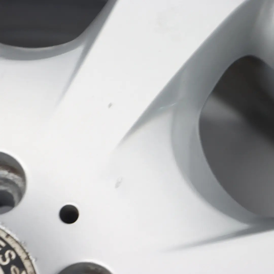 Mercedes-Benz Clase C W203 Llanta de aleación plateada 16" ET:31 7J para con número de pieza A2034012802 Mercedes-Benz Clase C W203 Llanta de aleación plateada 16" ET:31 7J - SKU A2034012802-1 - Número de pieza A2034012802