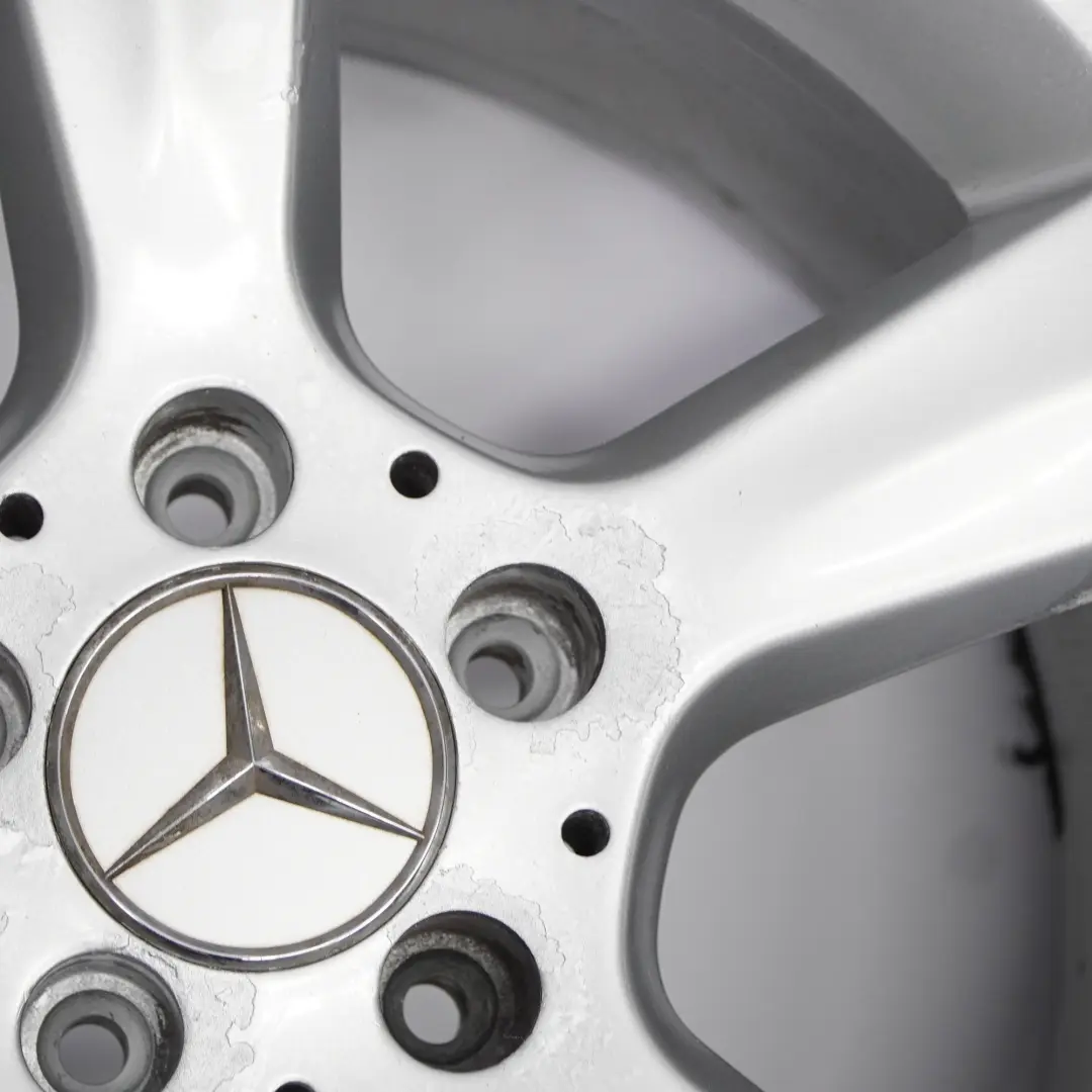 Silberne Leichtmetallfelge 5 Speichen 16" ET:32 8J für Mercedes W203 mit Teilenummer A2034013102 Mercedes W203 Silberne Leichtmetallfelge 5 Speichen 16" ET:32 8J - SKU A2034013102-1 - Teilenummer A2034013102