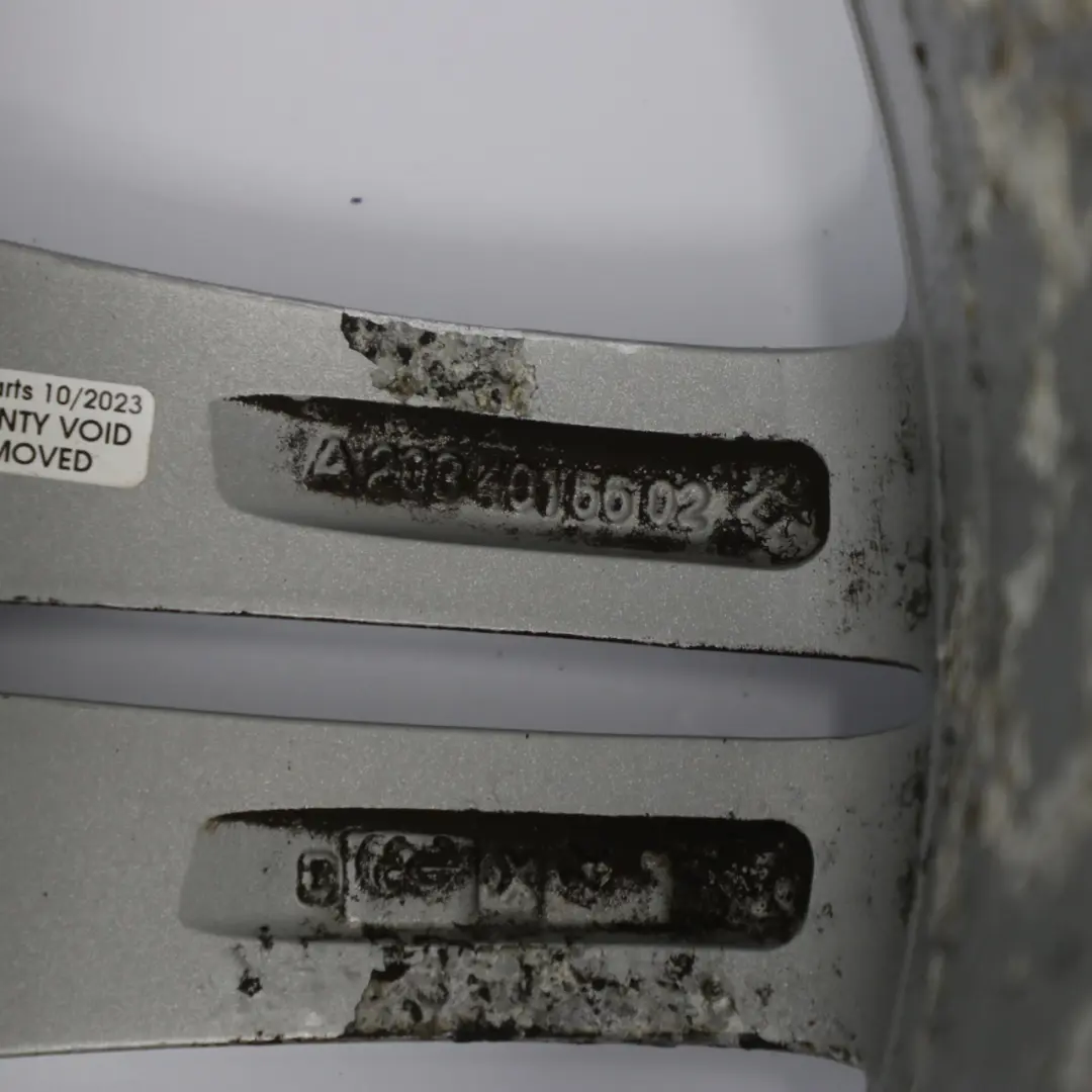 Argento A 5 Doppie Razze 18" ET:36 7,5J A2034015502 per Mercedes W203 con numero di parte A2034015502-4 Mercedes W203 Argento A 5 Doppie Razze 18" ET:36 7,5J A2034015502 - SKU A2034015502-4 - Numero di parte A2034015502-4