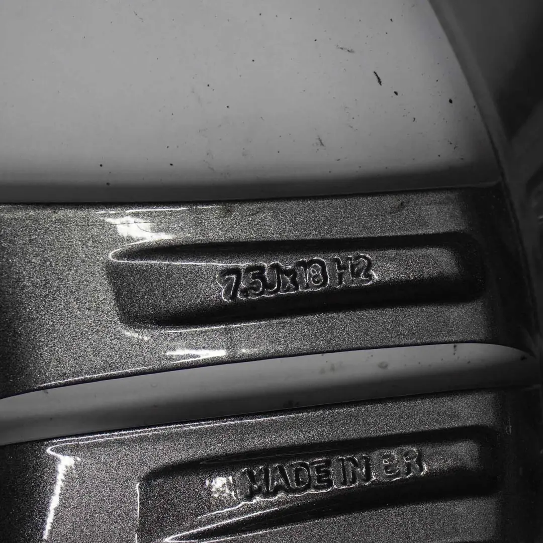 Grigio a 5 doppie razze 18" ET:36 7,5J A2034015502 per Mercedes W203 con numero di parte A2034015502-4 Mercedes W203 Grigio a 5 doppie razze 18" ET:36 7,5J A2034015502 - SKU A2034015502-5 - Numero di parte A2034015502-4