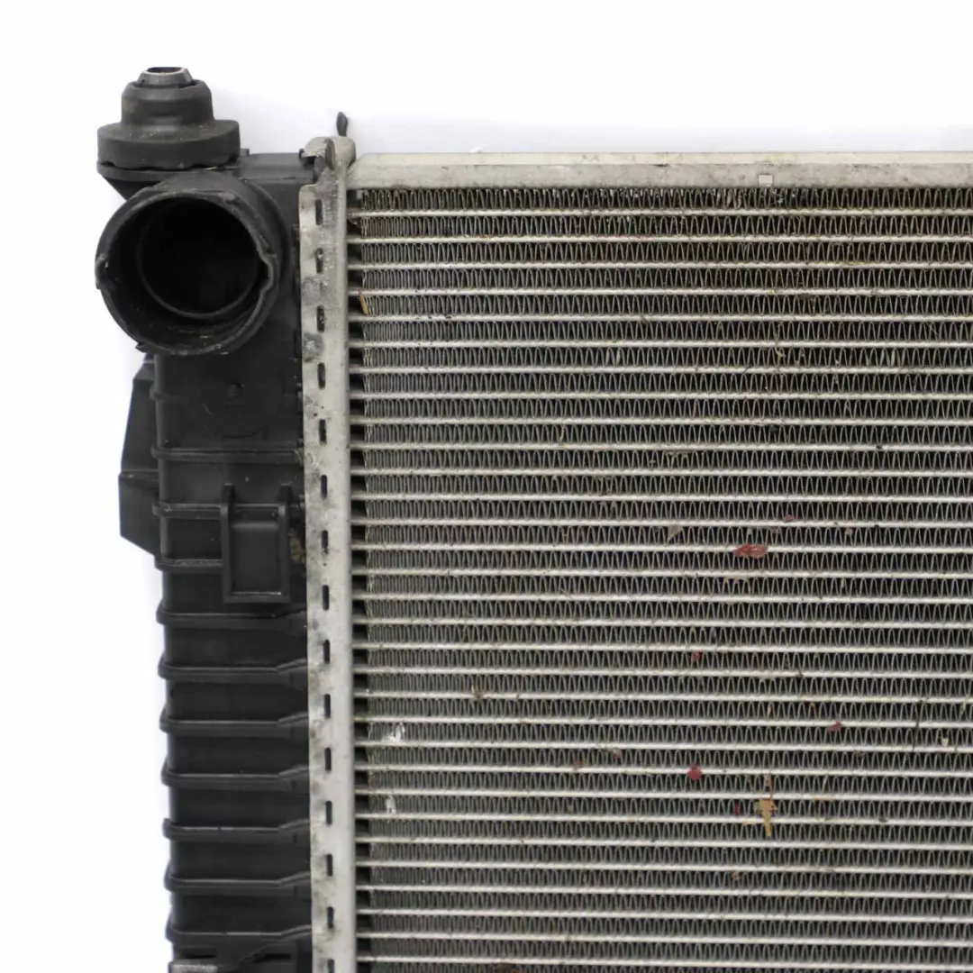 Acqua Radiatore Raffreddamento Motore per Mercedes W203 con numero di parte A2035000603 Mercedes W203 Acqua Radiatore Raffreddamento Motore - SKU A2035000603 - Numero di parte A2035000603