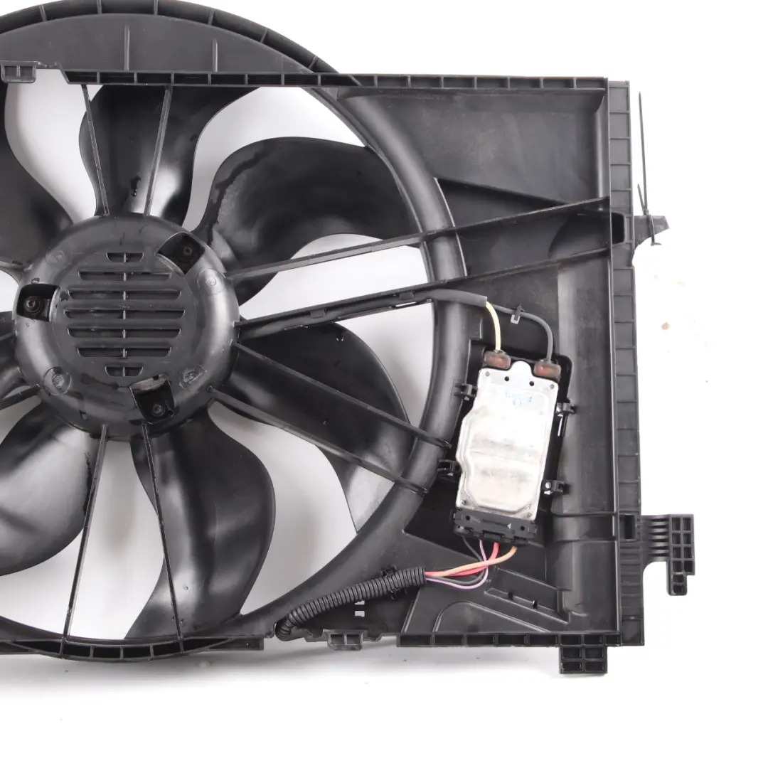 Refroidissement moteur Radiateur Ventilateur pour Mercedes C W203 à propos du numéro de pièce A2035001793 Mercedes C W203 Refroidissement moteur Radiateur Ventilateur - SKU A2035001793 - Numéro de pièce A2035001793