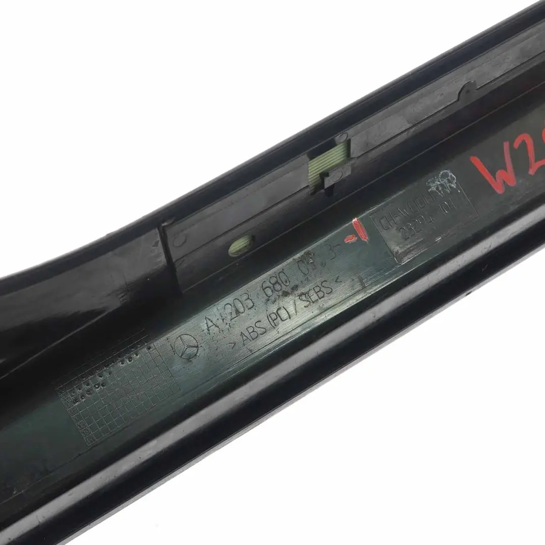 Mercedes W203 Plaque de seuil avant gauche - SKU A2036800735-1 - Numéro de pièce A2036800735