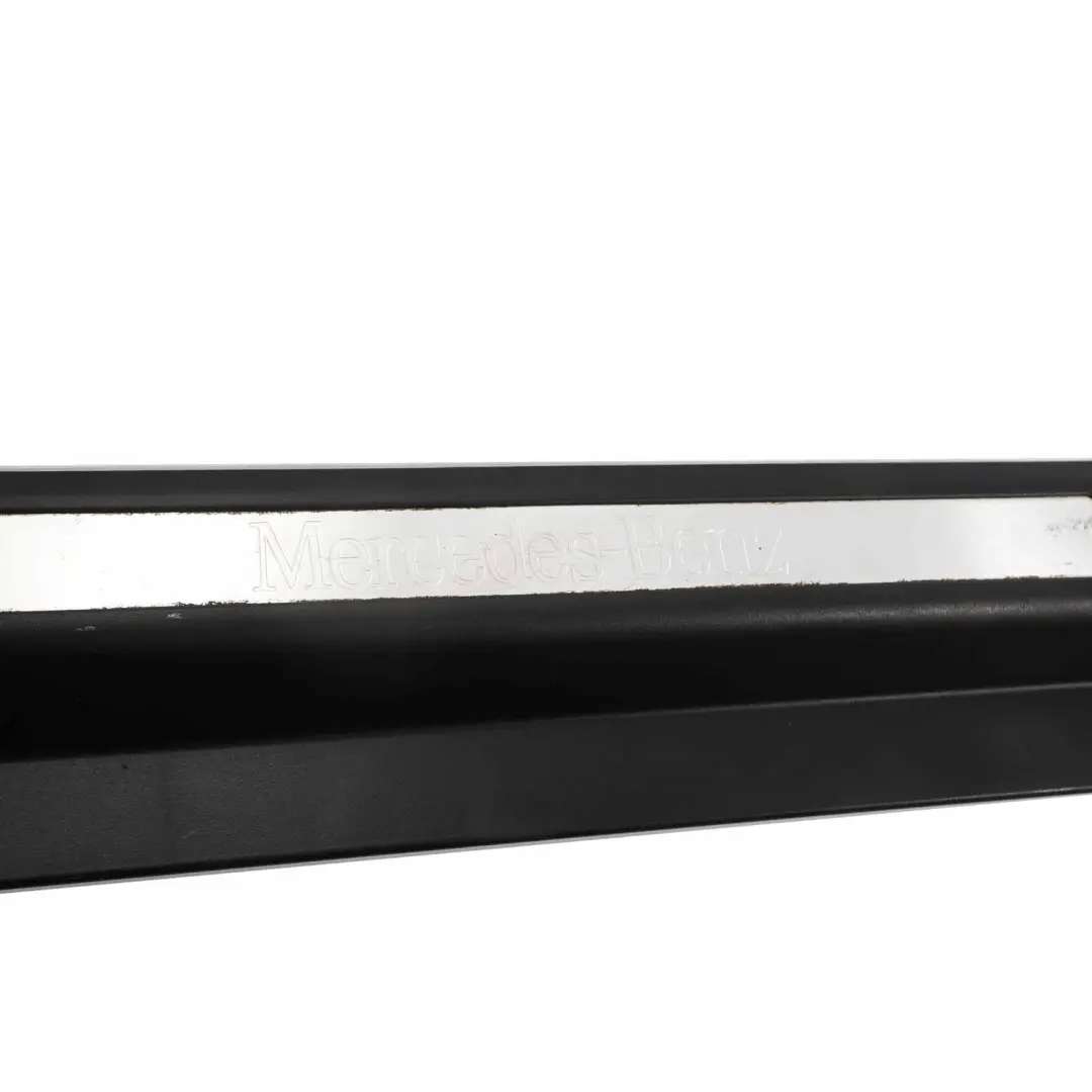 Mercedes W203 Plaque de seuil avant gauche - SKU A2036800735-1 - Numéro de pièce A2036800735