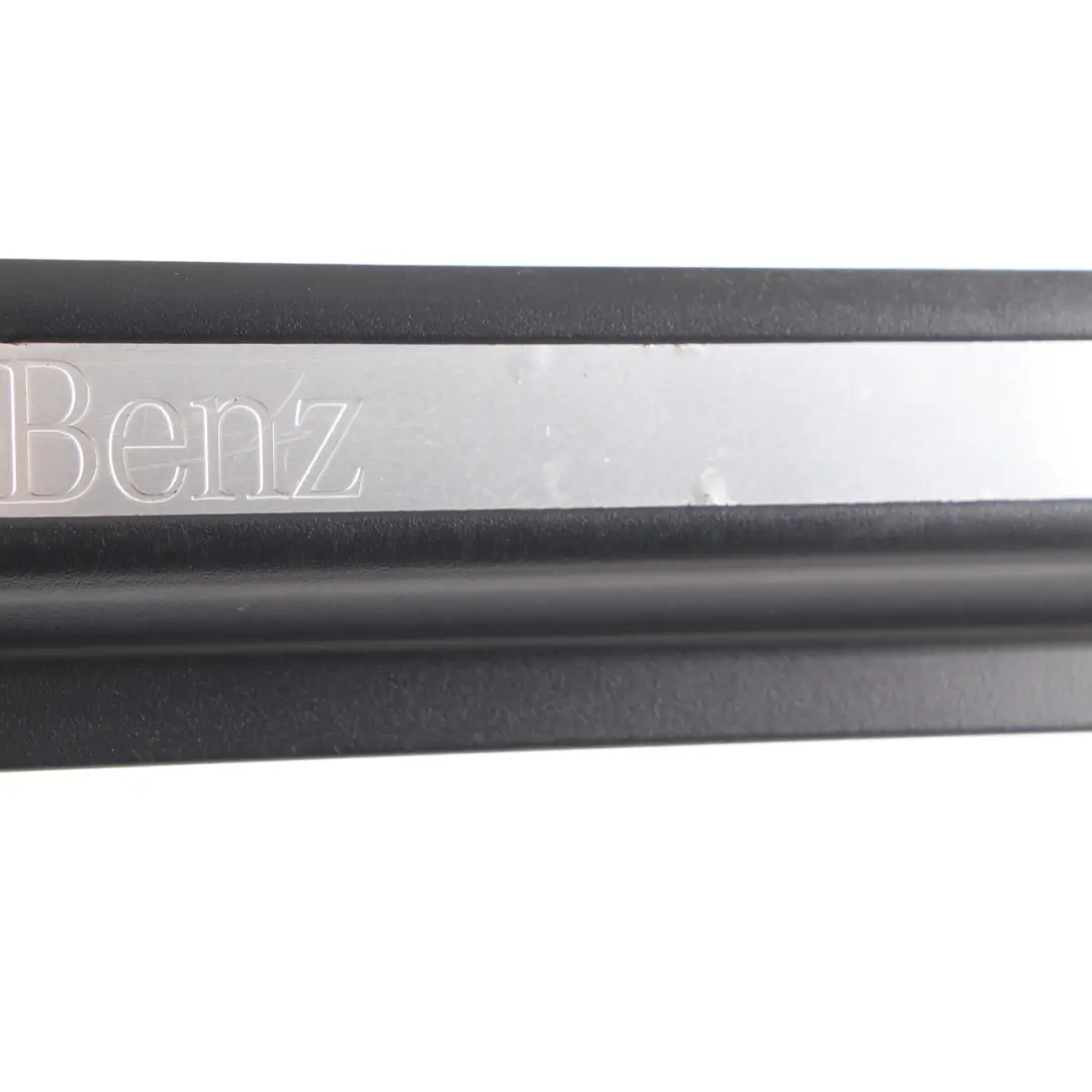 Sill Step Front Right Door Plate Entrance Cover Trim per Mercedes CLC CL203 con numero di parte A2036802835 Mercedes CLC CL203 Sill Step Front Right Door Plate Entrance Cover Trim - SKU A2036802835 - Numero di parte A2036802835