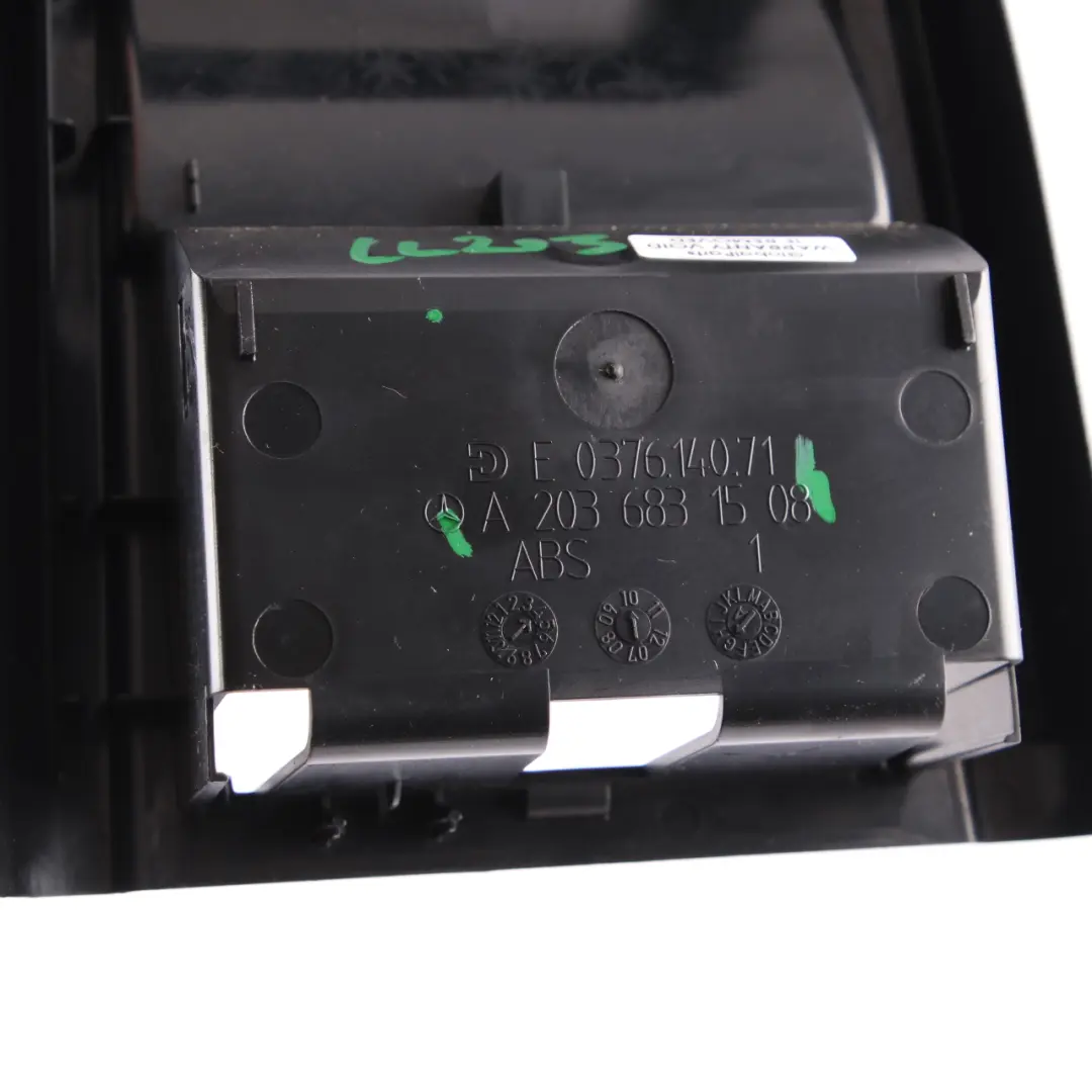 Plateau console Mercedes CL203 Compartiment plateau rangement pour à propos du numéro de pièce A2036831508 Plateau console Mercedes CL203 Compartiment plateau rangement - SKU A2036831508 - Numéro de pièce A2036831508