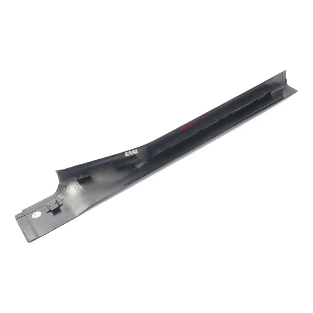 Coperchio d'ingresso Mercedes W203 Striscia anteriore sinistro per con numero di parte A2036862636 Coperchio d'ingresso Mercedes W203 Striscia anteriore sinistro - SKU A2036862636 - Numero di parte A2036862636