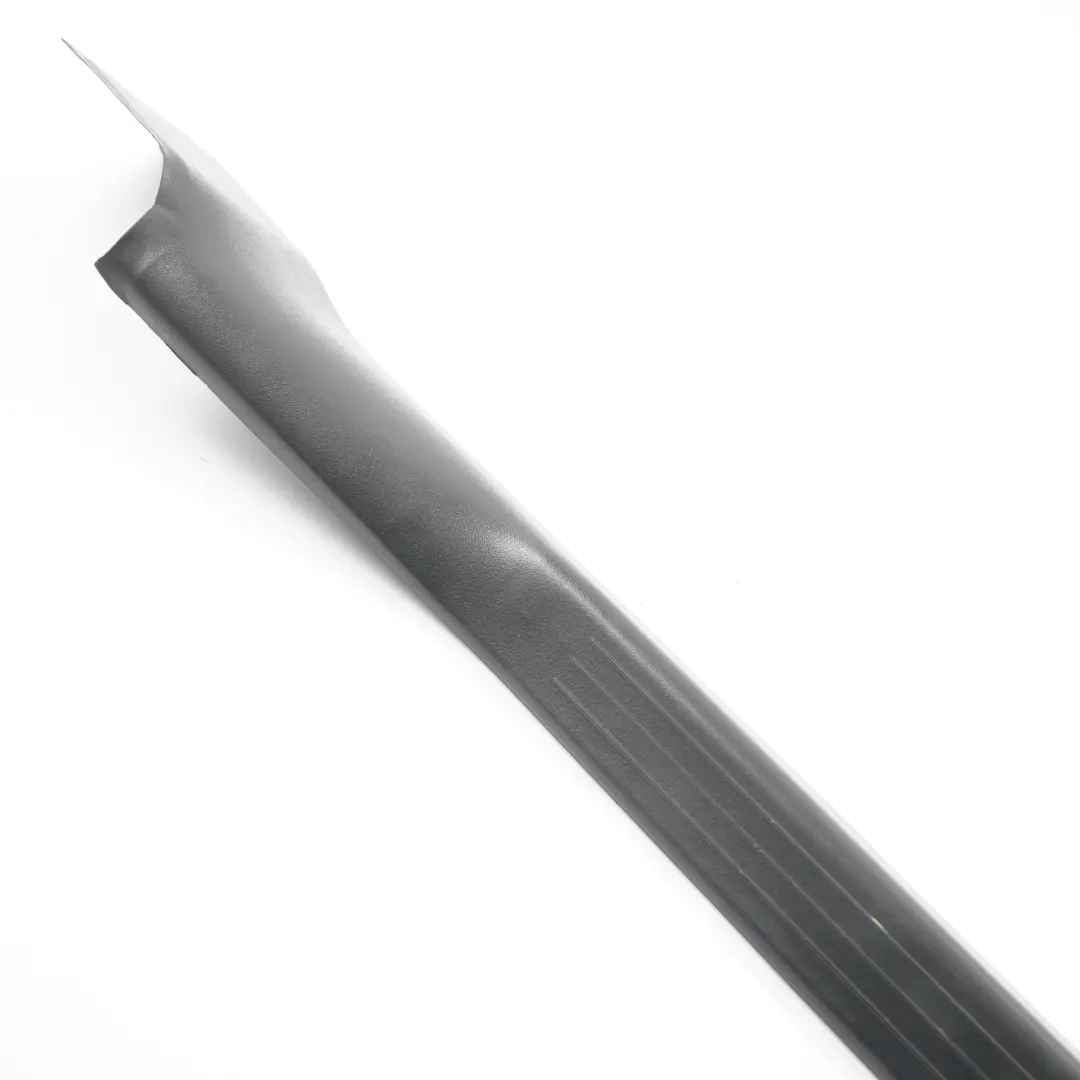 Coperchio d'ingresso Mercedes W203 Striscia anteriore sinistro per con numero di parte A2036862636 Coperchio d'ingresso Mercedes W203 Striscia anteriore sinistro - SKU A2036862636 - Numero di parte A2036862636