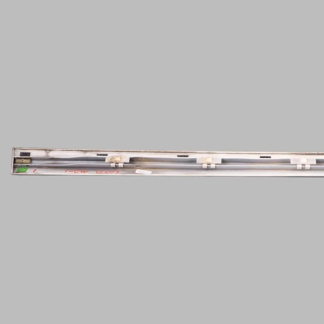 Mercedes CL203 Moulure de Porte Avant Gauche Blanc Calcite - SKU A2036903582-CW - Numéro de pièce A2036903582
