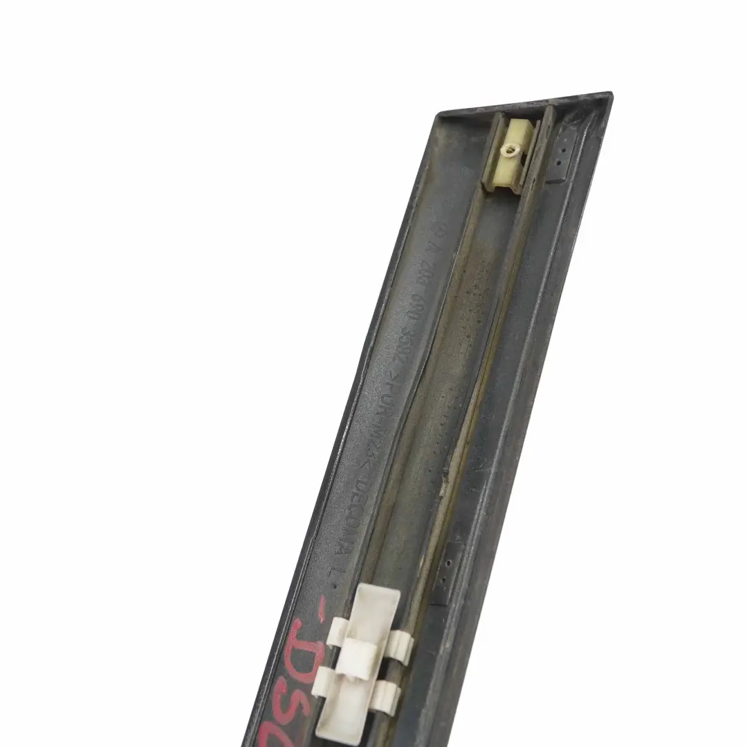 Baguette de Moulure de Porte Mercedes CL203 Avant gauche Diamond Black 768 pour à propos du numéro de pièce A2036903582 Baguette de Moulure de Porte Mercedes CL203 Avant gauche Diamond Black 768 - SKU A2036903582-DSCH - Numéro de pièce A2036903582