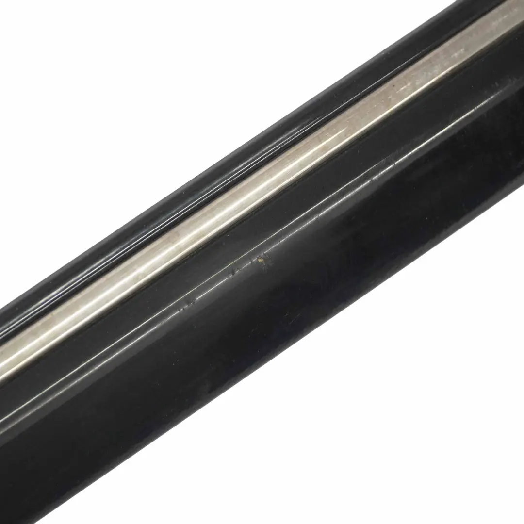Baguette de Moulure de Porte Mercedes CL203 Avant gauche Diamond Black 768 pour à propos du numéro de pièce A2036903582 Baguette de Moulure de Porte Mercedes CL203 Avant gauche Diamond Black 768 - SKU A2036903582-DSCH - Numéro de pièce A2036903582