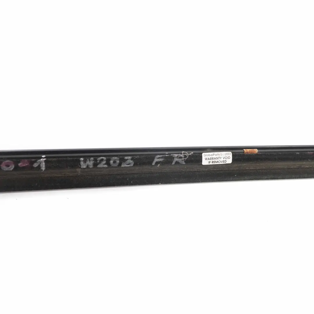 Striscia rivestimento della porta anteriore destra Mercedes W203 - SKU A2036903680-1 - Numero di parte A2036903680