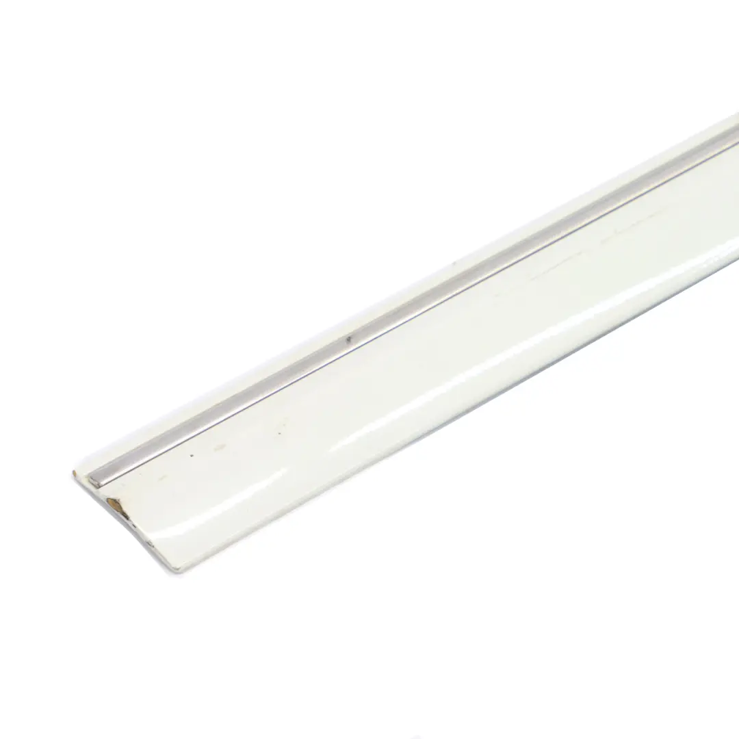 Tira de Moldura Delantera Derecha Tira Puerta Calcite White - 650 para Mercedes CL203 con número de pieza A2036903682 Mercedes CL203 Tira de Moldura Delantera Derecha Tira Puerta Calcite White - 650 - SKU A2036903682-CW - Número de pieza A2036903682