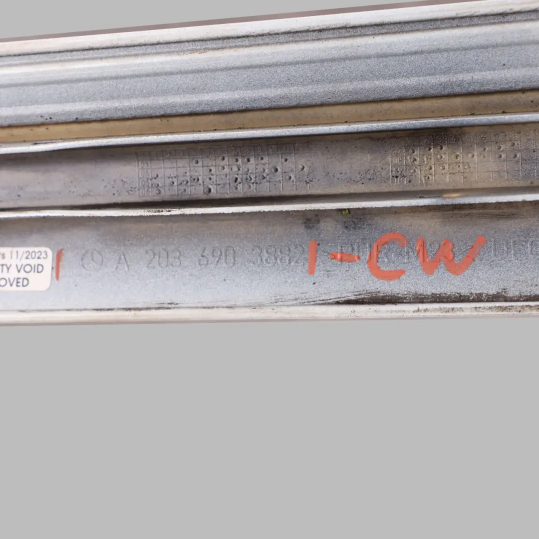 Zierleiste Hinten Rechts Calcitweiß - 650 für Mercedes CL203 mit Teilenummer A2036903882 Mercedes CL203 Zierleiste Hinten Rechts Calcitweiß - 650 - SKU A2036903882-CW - Teilenummer A2036903882