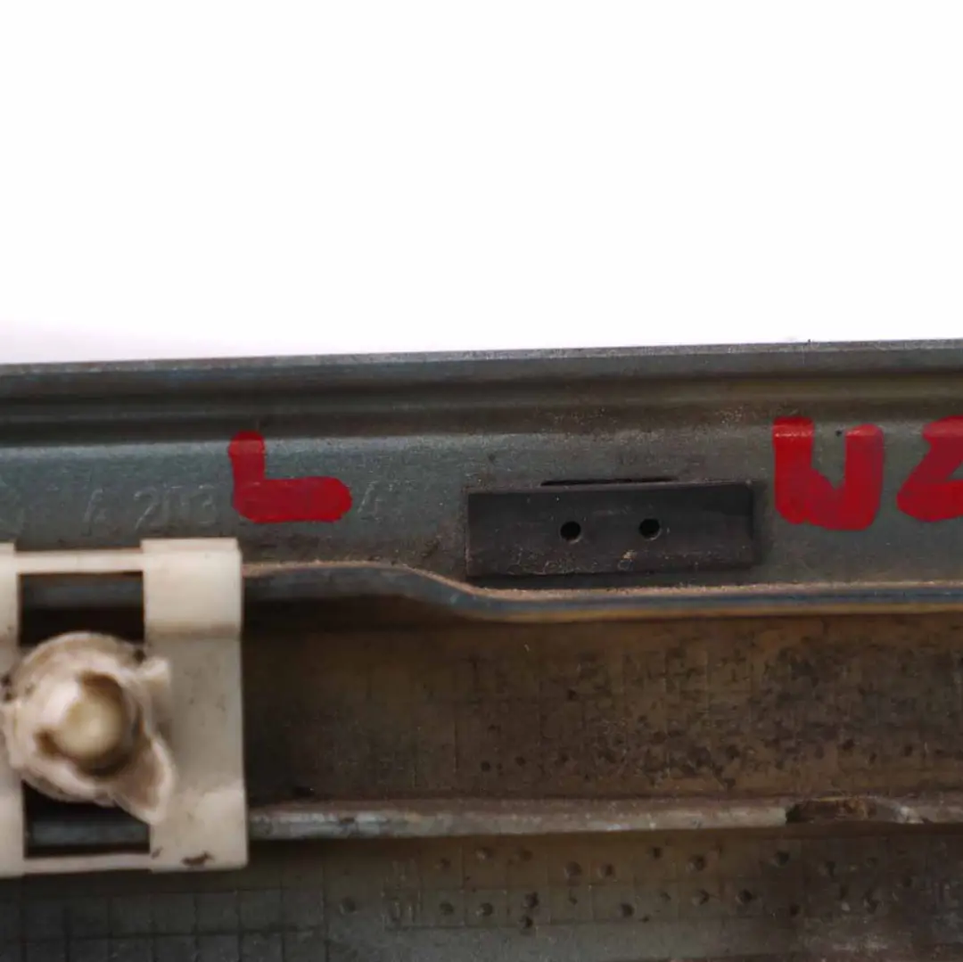 Listwa Błotnika Lewa Aragonite Blue do Mercedes W203 o numerze A2036904762 Mercedes W203 Listwa Błotnika Lewa Aragonite Blue - SKU A2036904762-ABM - Numer Części A2036904762