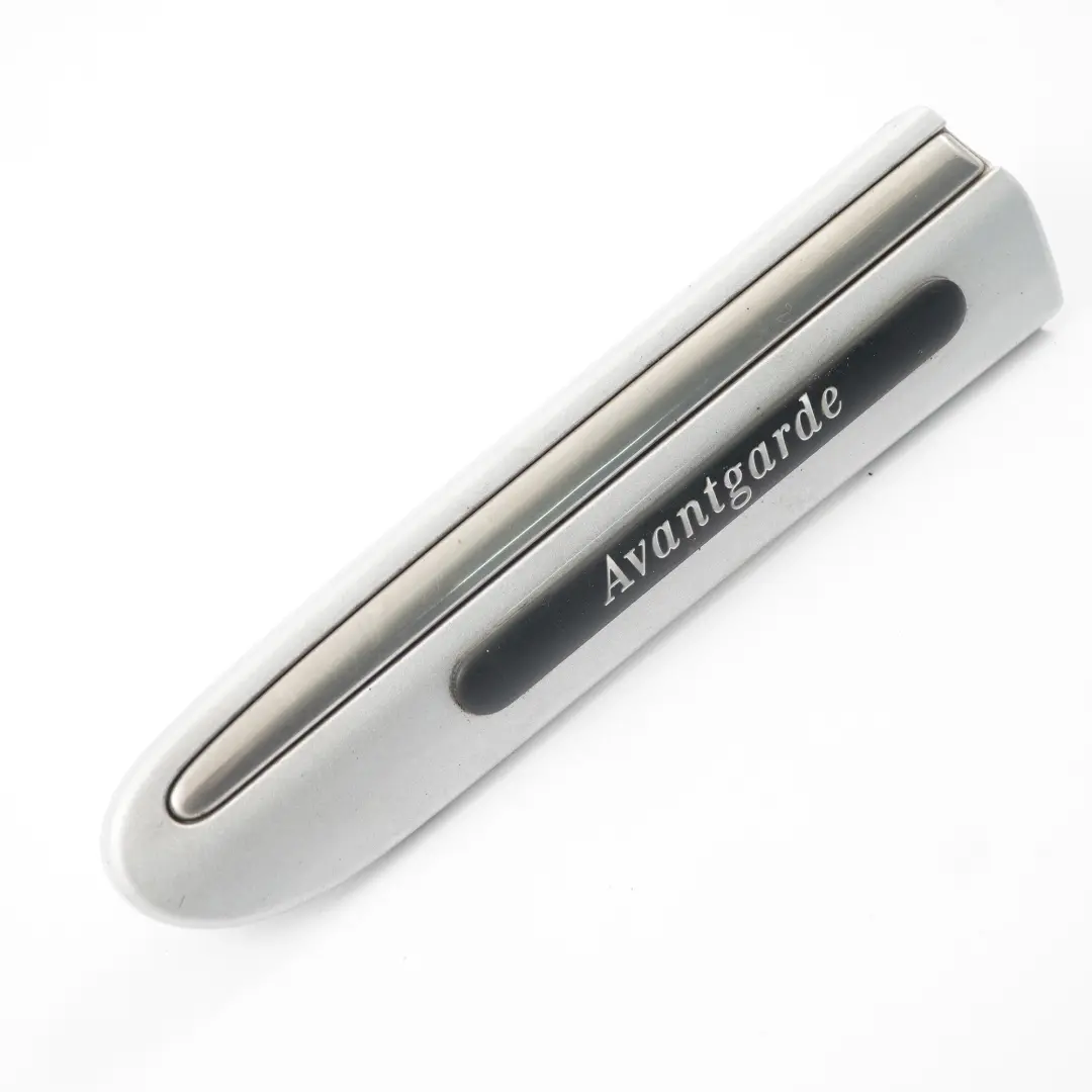 Mercedes W203 Aile avant gauche Moulage Argent Iridium 775 - SKU A2036904762-IRS - Numéro de pièce A2036904762