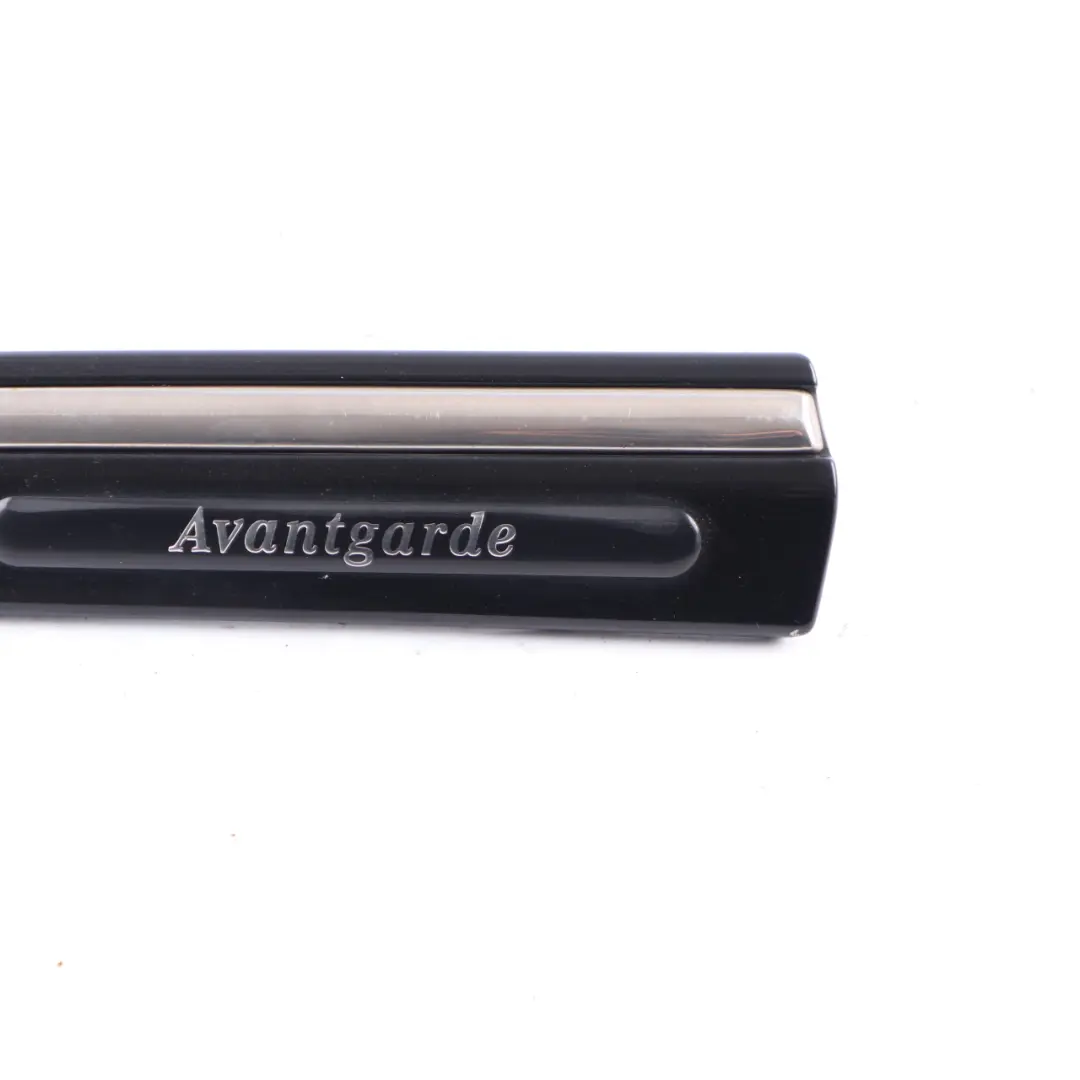 Parafango anteriore sinistro Modanatura Aragonite 941 per Mercedes W203 con numero di parte A2036904762 Mercedes W203 Parafango anteriore sinistro Modanatura Aragonite 941 - SKU A2036904762-OB - Numero di parte A2036904762