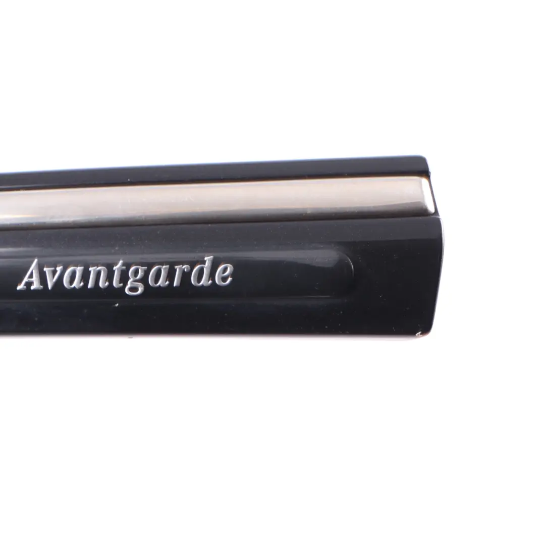 Listwa Błotnika Lewa Aragonite Blue do Mercedes W203 o numerze A2036904762 Mercedes W203 Listwa Błotnika Lewa Aragonite Blue - SKU A2036904762-OB - Numer Części A2036904762