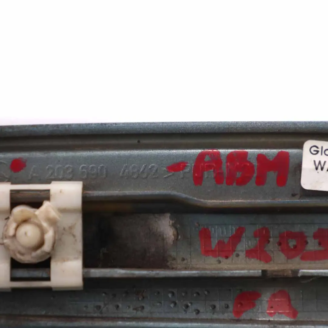 Parafango anteriore destro Modanatura Aragonite 941 per Mercedes W203 con numero di parte A2036904862 Mercedes W203 Parafango anteriore destro Modanatura Aragonite 941 - SKU A2036904862-ABM - Numero di parte A2036904862