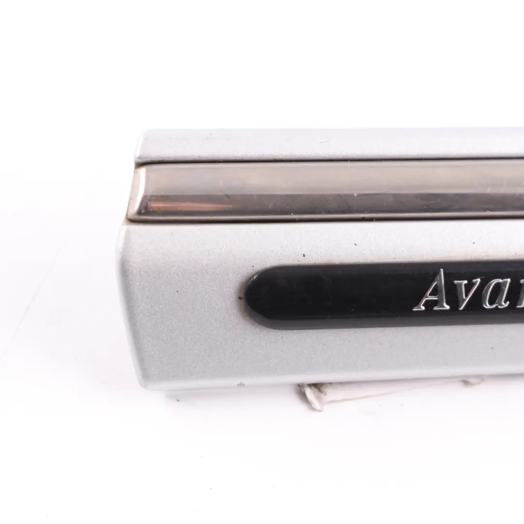 Moulure d'aile avant droite argent iridium - 775 pour Mercedes W203 à propos du numéro de pièce A2036904862 Mercedes W203 Moulure d'aile avant droite argent iridium - 775 - SKU A2036904862-IRS - Numéro de pièce A2036904862