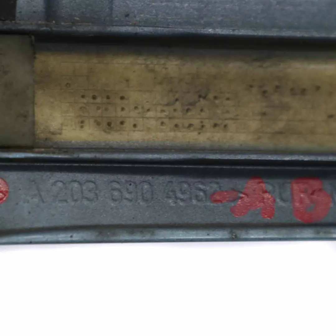 Türverkleidung Zierleiste vorne links Aragonitblau - 941 für Mercedes W203 mit Teilenummer A2036904962 Mercedes W203 Türverkleidung Zierleiste vorne links Aragonitblau - 941 - SKU A2036904962-ABM - Teilenummer A2036904962