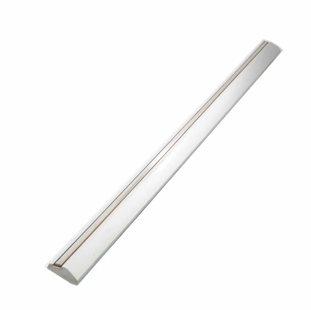 Striscia modanatura porta anteriore sinistra Iridium Silver - 775 per Mercedes W203 con numero di parte A2036904962 Mercedes W203 Striscia modanatura porta anteriore sinistra Iridium Silver - 775 - SKU A2036904962-IRS - Numero di parte A2036904962