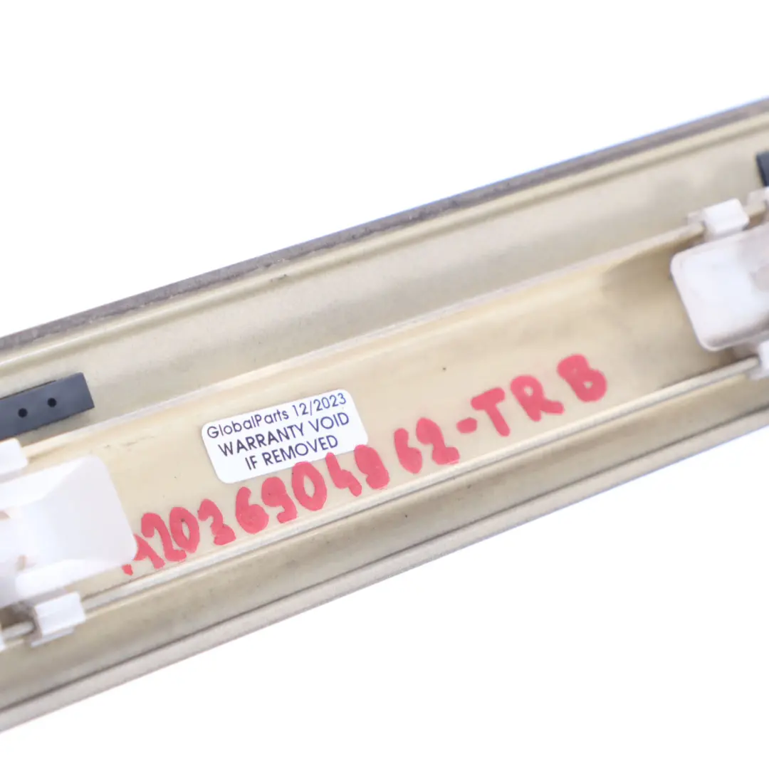 Moulure de Porte Avant Gauche Beige Travertin - 693 pour Mercedes W203 à propos du numéro de pièce A2036904962 Mercedes W203 Moulure de Porte Avant Gauche Beige Travertin - 693 - SKU A2036904962-TRB - Numéro de pièce A2036904962