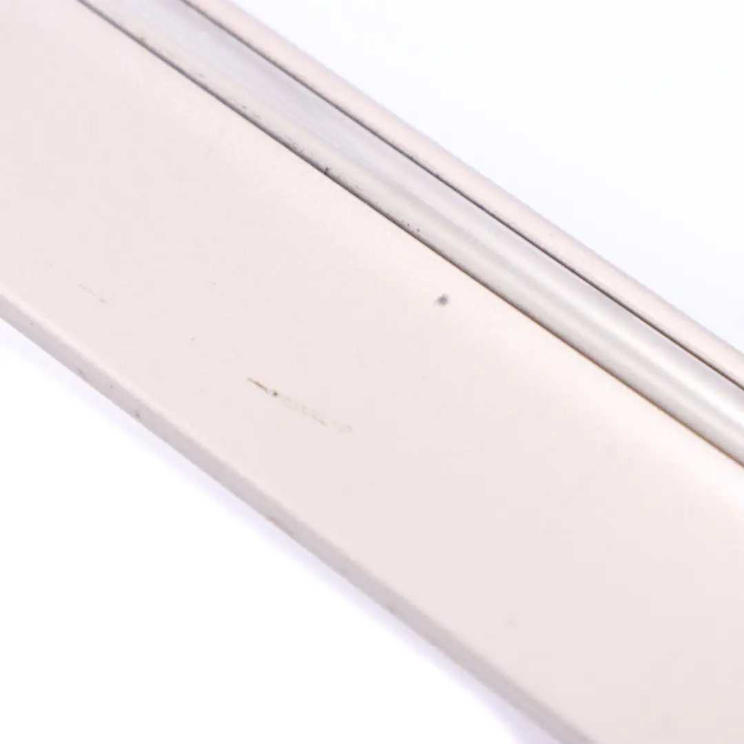 Striscia modanatura porta anteriore sinistra Travertino Beige 693 per Mercedes W203 con numero di parte A2036904962 Mercedes W203 Striscia modanatura porta anteriore sinistra Travertino Beige 693 - SKU A2036904962-TRB - Numero di parte A2036904962