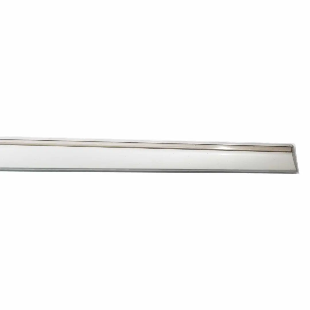 Mercedes W203 Moldura de puerta delantera derecha Banda Iridium Silver - 775 - SKU A2036905062-IRS - Número de pieza A2036905062