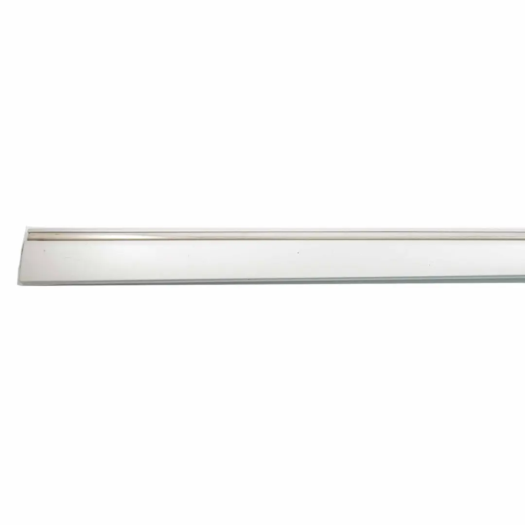 Mercedes W203 Moldura de puerta delantera derecha Banda Iridium Silver - 775 - SKU A2036905062-IRS - Número de pieza A2036905062