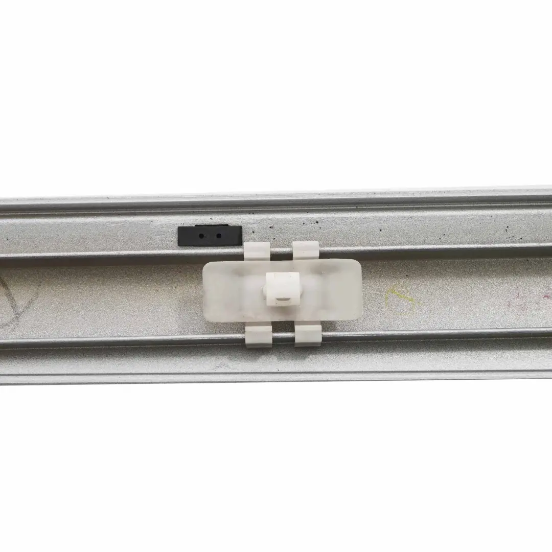 Mercedes W203 Moldura de puerta delantera derecha Banda Iridium Silver - 775 - SKU A2036905062-IRS - Número de pieza A2036905062