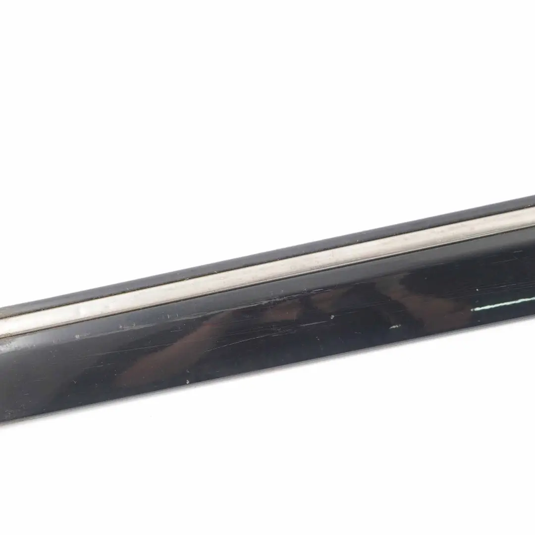 Striscia modanatura porta posteriore sinistra nero diamante - 768 per Mercedes W203 con numero di parte A2036905162 Mercedes W203 Striscia modanatura porta posteriore sinistra nero diamante - 768 - SKU A2036905162-DSCH - Numero di parte A2036905162