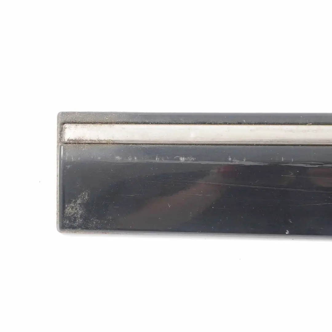 Striscia modanatura porta posteriore sinistra nero diamante - 768 per Mercedes W203 con numero di parte A2036905162 Mercedes W203 Striscia modanatura porta posteriore sinistra nero diamante - 768 - SKU A2036905162-DSCH - Numero di parte A2036905162