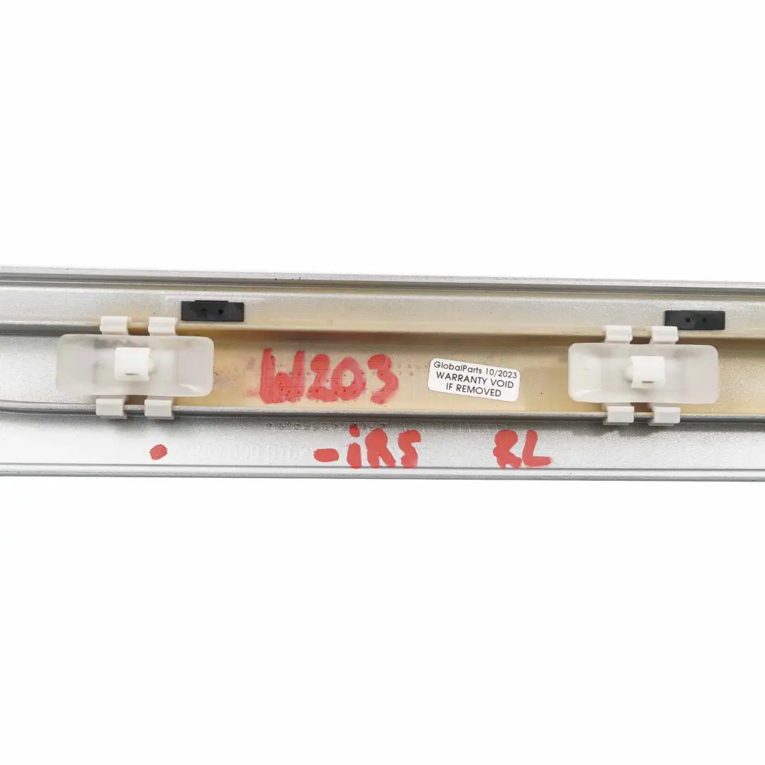  Moldura de puerta Mercedes W203 Tapa trasera izquierda Plata Iridium - 775 - SKU A2036905162-IRS - Número de pieza A2036905162
