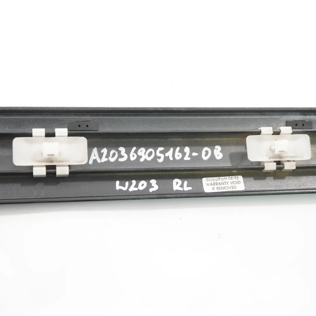 Banda De Moldura De Puerta Trasera Izquierda Negro Obsidiana 197 para Mercedes W203 con número de pieza A2036905162 Mercedes W203 Banda De Moldura De Puerta Trasera Izquierda Negro Obsidiana 197 - SKU A2036905162-OB - Número de pieza A2036905162